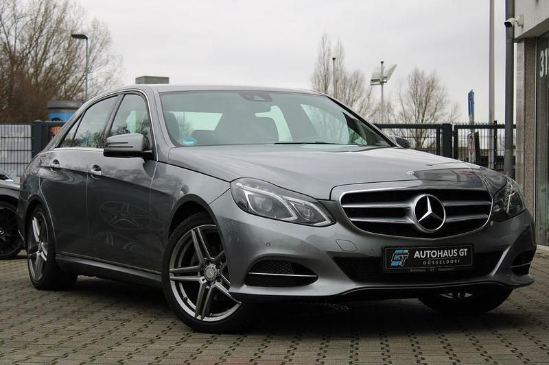 Silber Gebraucht 2015 Mercedes E200 AMG Limousine | 19.999 € - Bild 1/4