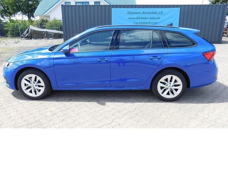 Energyblue v5f (blau)blau Gebraucht 2023 Skoda Octavia Ambition Kombi | 22.990 € (Superpreis) - Bild 1/4