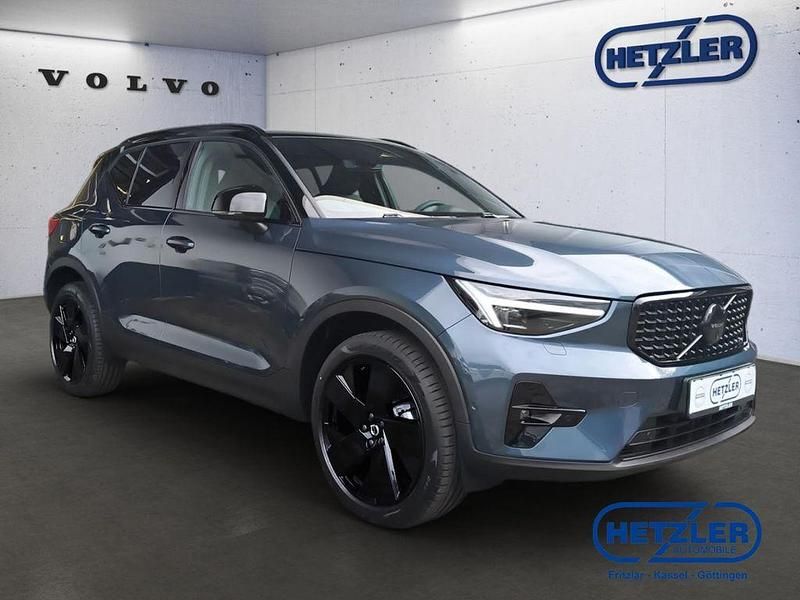 Neu Volvo XC40 Plus 197 PS (144 kW) 2025 Denim blue / metallic SUV