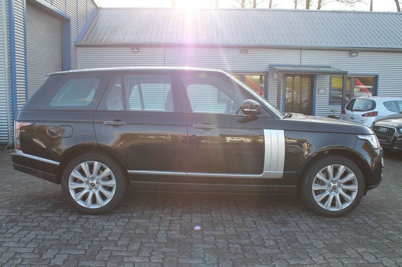 Schwarz Gebraucht 2013 Land Rover Range Rover Autobiography SUV | 29.990 € (Teuer) - Bild 1/4