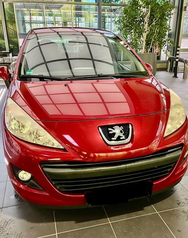 Gebraucht Peugeot 207 Tendance 95 PS (69 kW) 2010 Rot Limousine