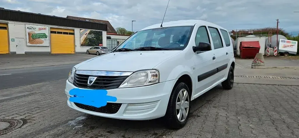 Używany Dacia Logan 84 KM (61 kW) 2011 Biały Sedan/Limuzyna