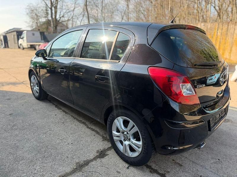 Gebraucht Opel Corsa 95 PS (69 kW) 2011 Schwarz Kleinwagen