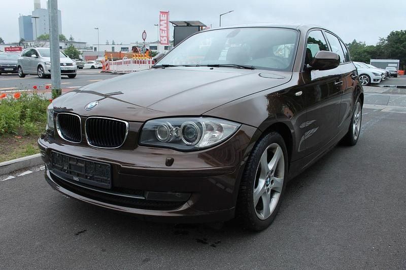 Braun Gebraucht 2011 BMW 123 Advantage Kleinwagen | 7.900 € - Bild 1/4