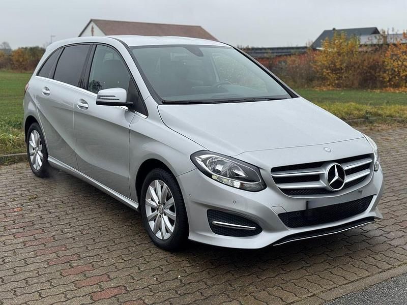 Silber Gebraucht 2015 Mercedes B200 Van / Kleinbus | 10.990 € (Superpreis) - Bild 1/4