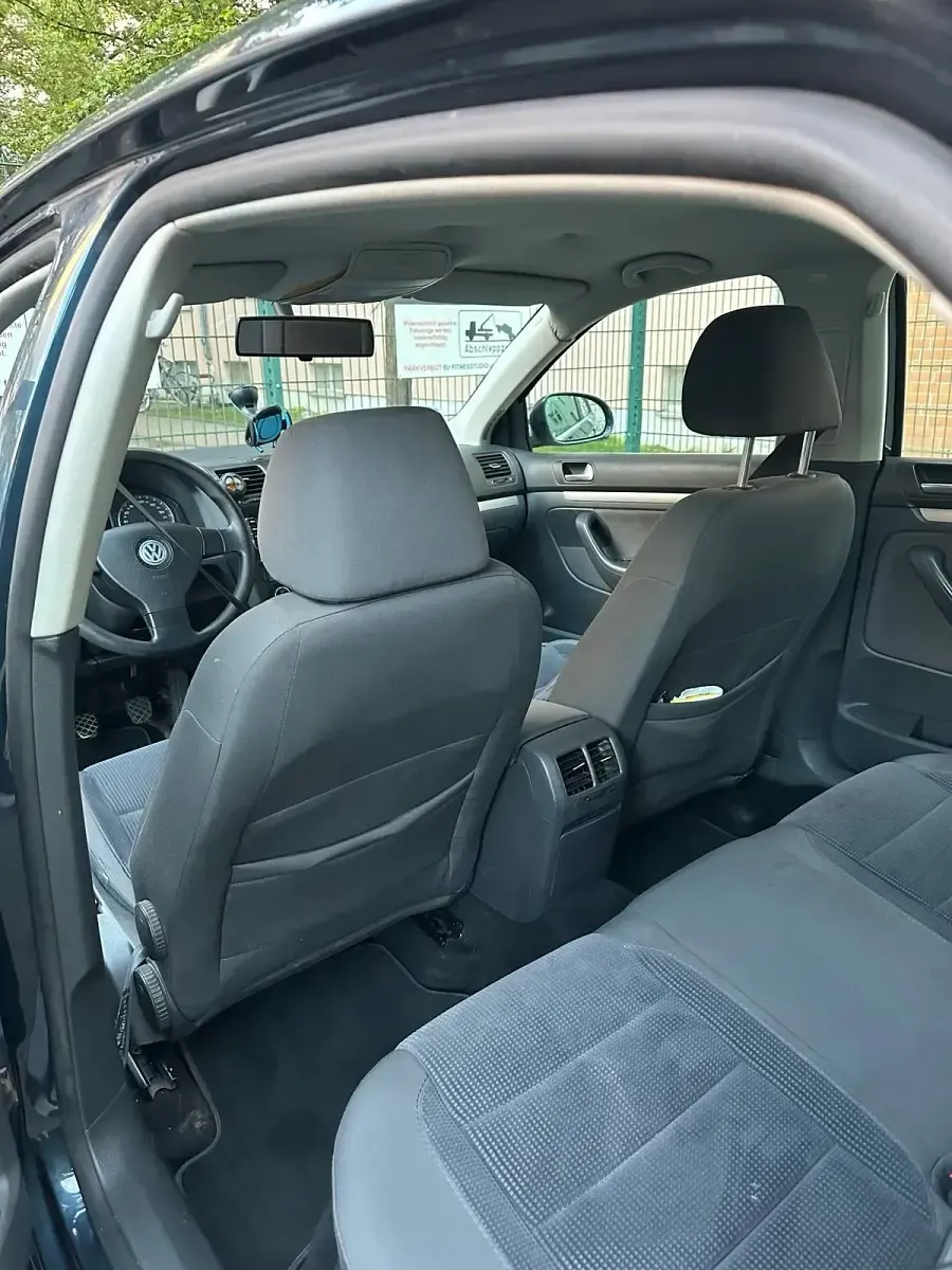 Używany VW Jetta 105 KM (77 kW) 2006 Niebieski Sedan/Limuzyna