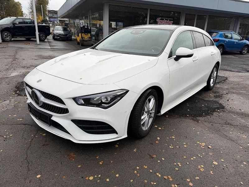 Weiß Gebraucht 2020 Mercedes CLA200 Shooting Brake AMG Kombi | 26.990 € (Guter Preis) - Bild 1/4