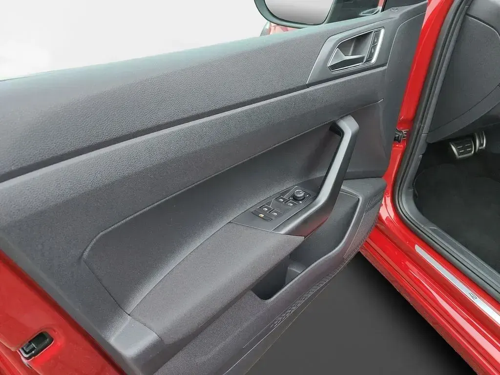Używany VW Taigo Style 150 KM (110 kW) 2022 Czerwony SUV