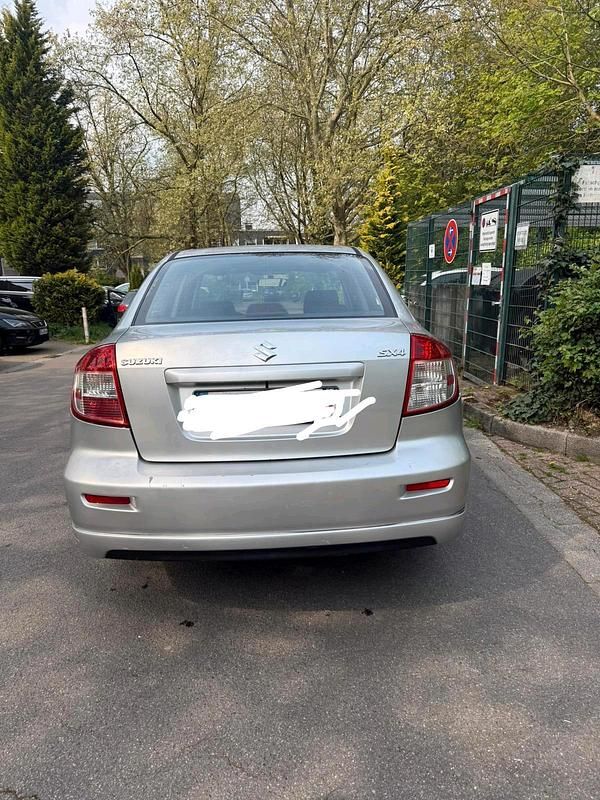 Usado Suzuki SX4 105 HP (77 kW) 2010 Prateado Sedan