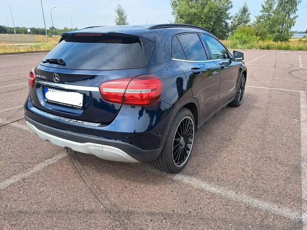 Gebraucht Mercedes GLA220 170 PS (125 kW) 2017 Blau SUV