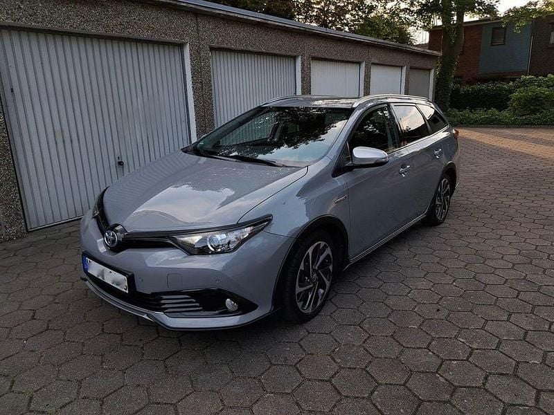 Grau Gebraucht 2018 Toyota Auris Hybrid Style Limousine | 14.800 € (Guter Preis) - Bild 1/4