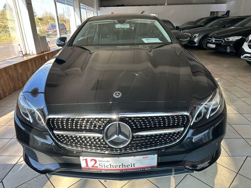 Schwarz Gebraucht 2018 Mercedes E220 Avantgarde Coupé | 27.500 € (Superpreis) - Bild 1/4