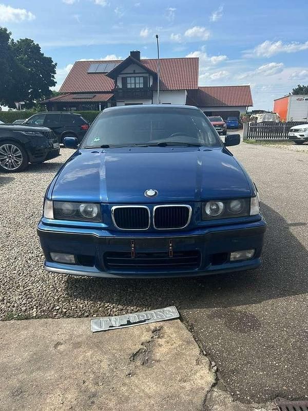 Używany BMW 318 116 KM (85 kW) 1997 Sedan/Limuzyna