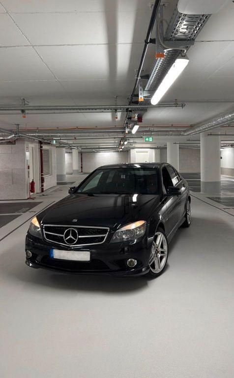 Schwarz Gebraucht 2009 Mercedes C350 Avantgarde Limousine | 10.900 € (Teuer) - Bild 1/4