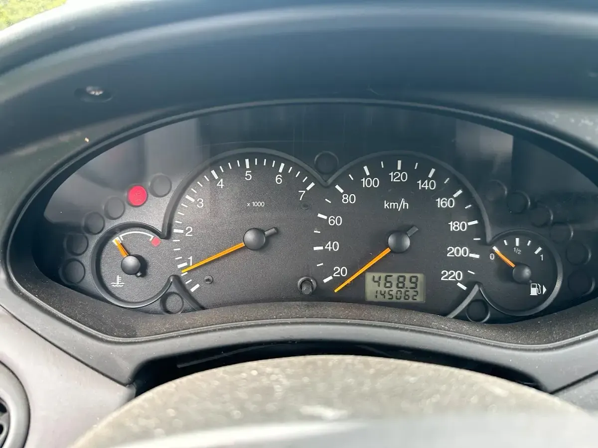 Gebraucht Ford Focus 120 PS (88 kW) 2000 Grau Kombi