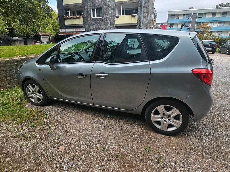 Grau Gebraucht 2013 Opel Meriva Van / Kleinbus | 4.200 € (Guter Preis) - Bild 1/4