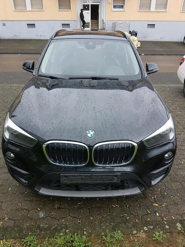 Schwarz Gebraucht 2017 BMW X1 SUV | 11.000 € (Superpreis) - Bild 1/4