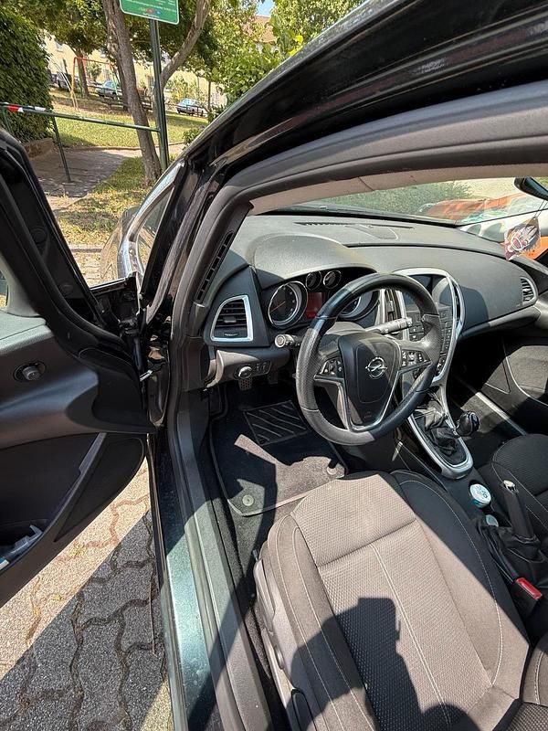 Gebraucht Opel Astra 110 PS (80 kW) 2014 Schwarz Kombi