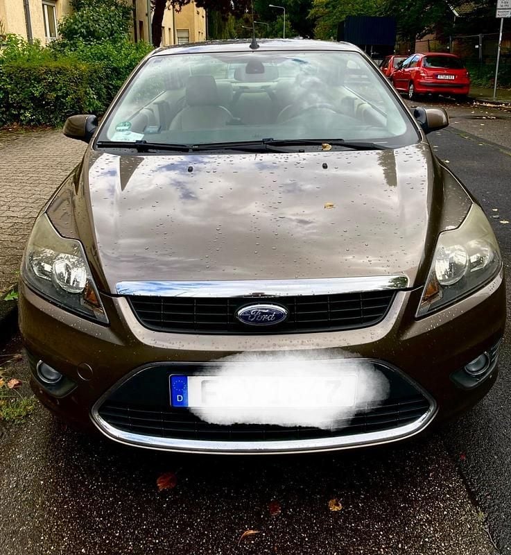 Braun Gebraucht 2010 Ford Focus Cabriolet Cabrio | 3.700 € (Fairer Preis) - Bild 1/4