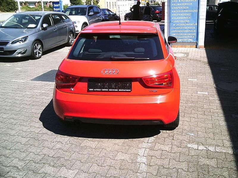 Gebraucht Audi A1 Attraction 86 PS (63 kW) 2011 Misanorot perleffekt Kleinwagen