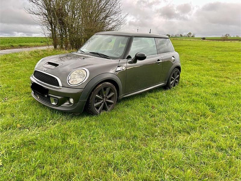 Grau Gebraucht 2010 Mini Cooper S Kleinwagen | 8.650 € (Fairer Preis) - Bild 1/4
