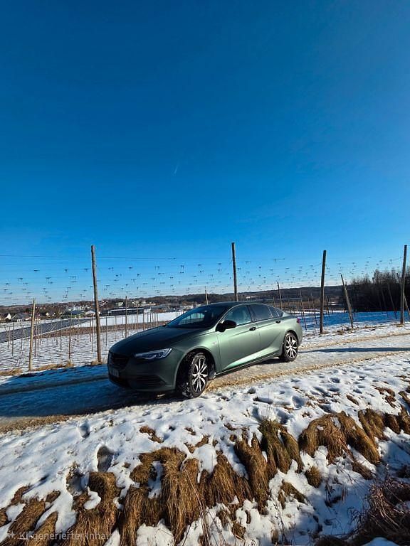 Grün Gebraucht 2017 Opel Insignia Sport Limousine | 15.999 € (Fairer Preis) - Bild 1/4