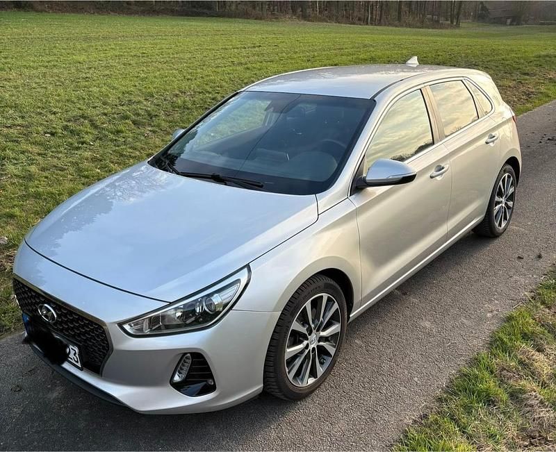 Gebraucht Hyundai i30 110 PS (80 kW) 2018 Silber Limousine