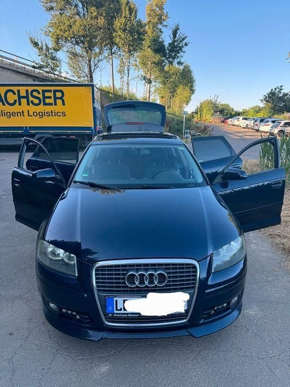 Blau Gebraucht 2005 Audi A3 Sportback Ambiente Limousine | 1.300 € (Guter Preis) - Bild 1/4