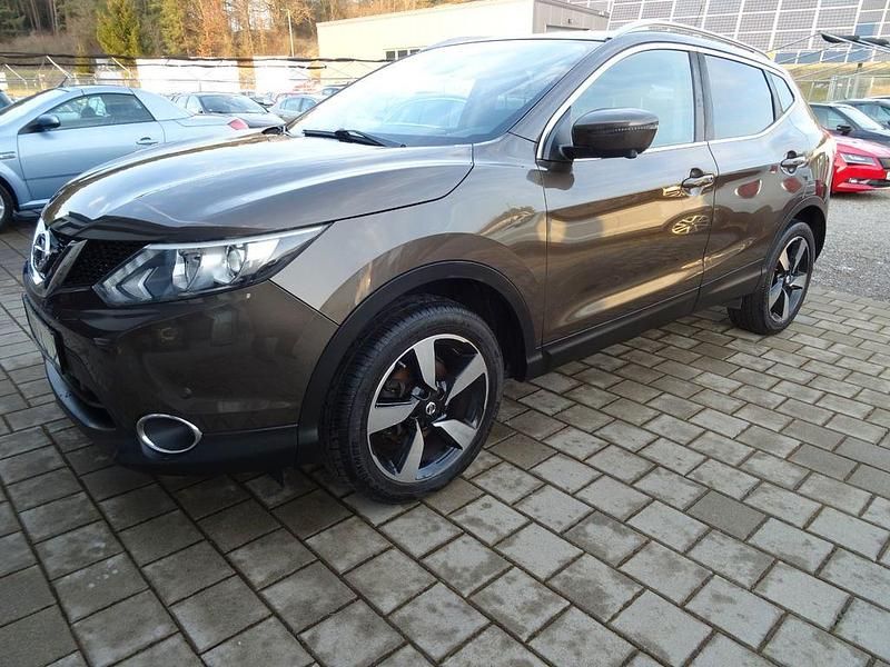 Braun Gebraucht 2015 Nissan Qashqai 360º SUV | 10.490 € (Etwas zu teuer) - Bild 1/4