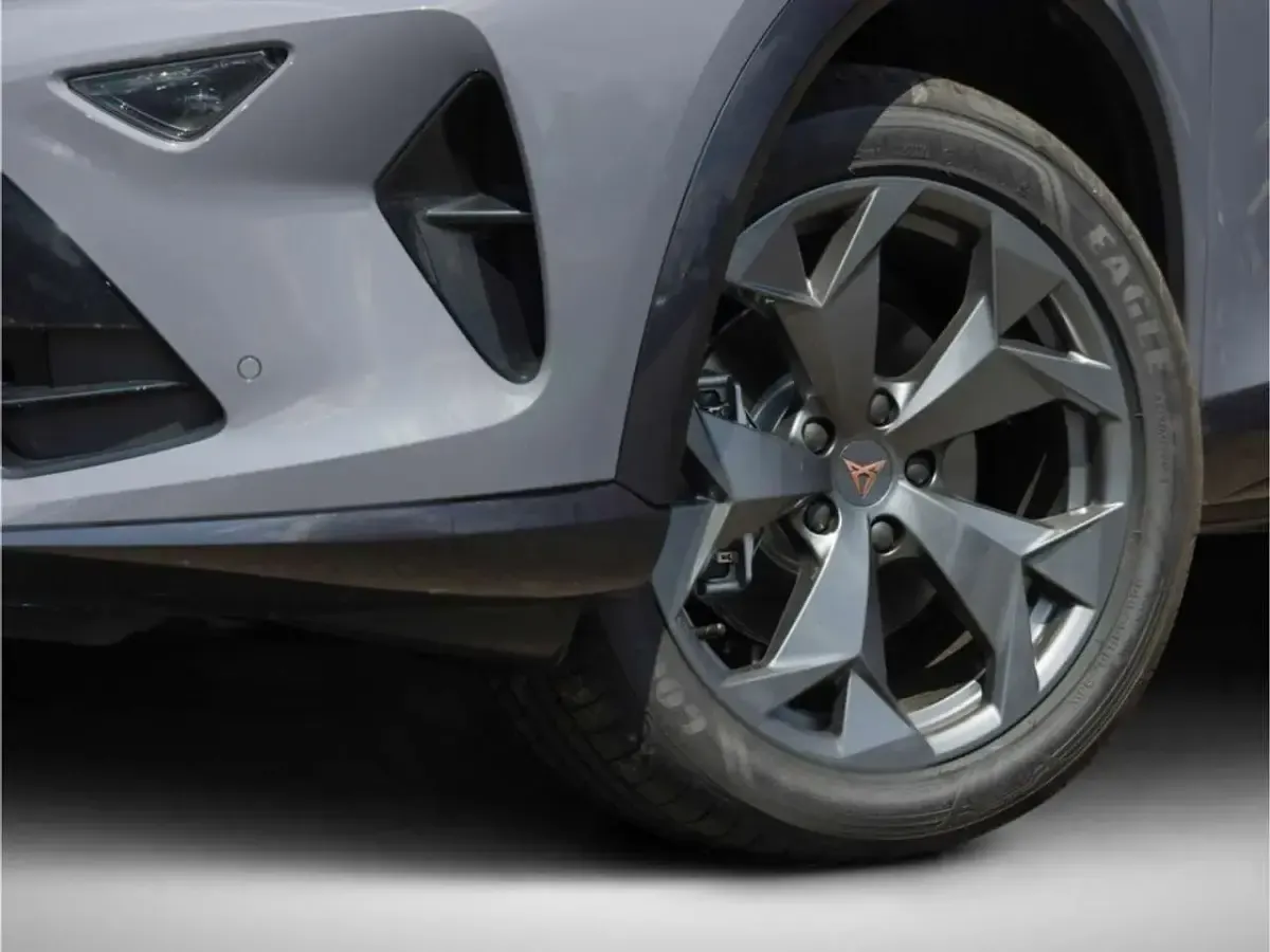 Nowe Cupra Formentor 150 KM (110 kW) 2025 Szary SUV