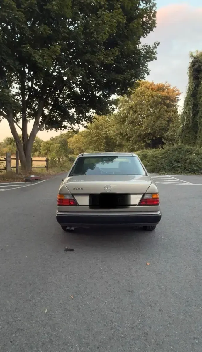 Gebraucht Mercedes 300 188 PS (138 kW) 1987 Beige Limousine