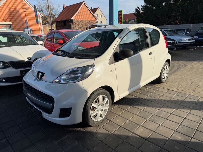 Weiß Gebraucht 2009 Peugeot 107 Kleinwagen | 1.950 € (Fairer Preis) - Bild 1/4