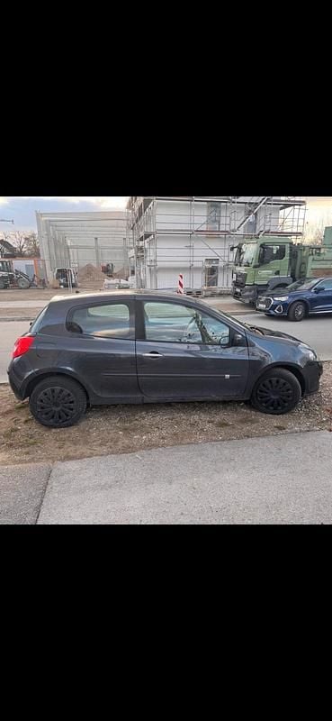 Gebraucht Renault Clio 111 PS (81 kW) 2005 Grau Kleinwagen