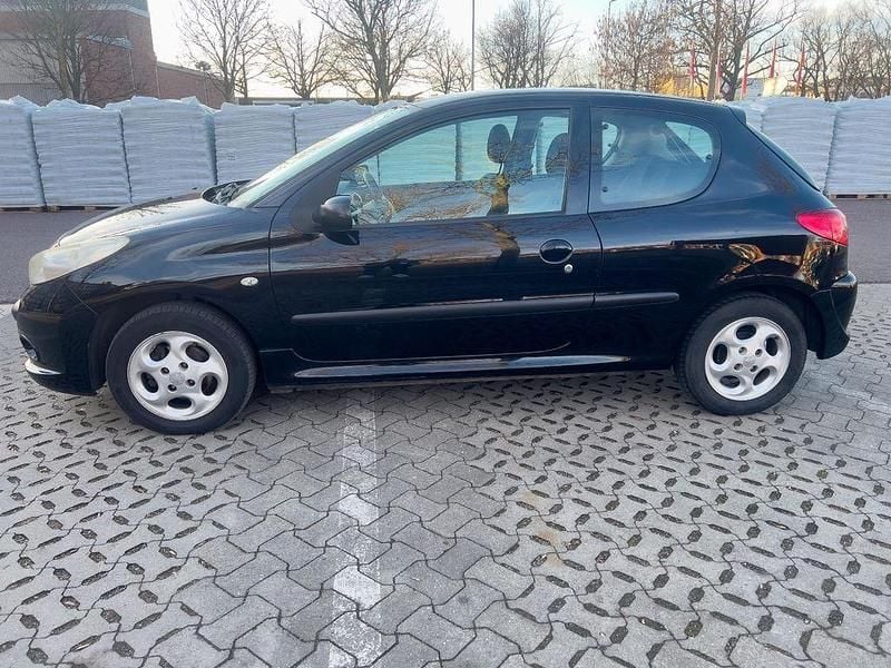 Gebraucht Peugeot 206+ 60 PS (44 kW) 2009 Schwarz Kleinwagen