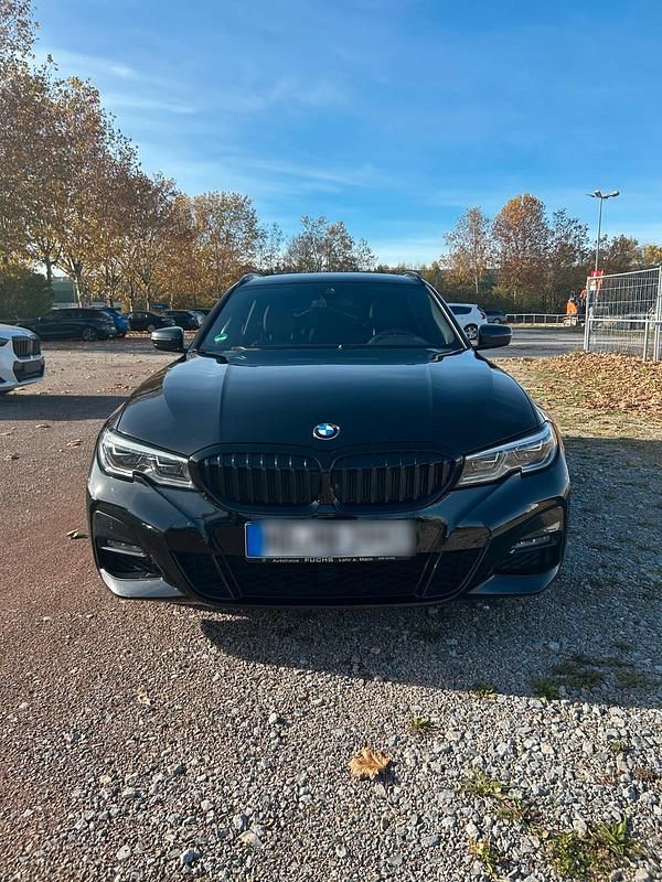 Schwarz Gebraucht 2021 BMW 320 M Sport Kombi | 29.000 € (Superpreis) - Bild 1/4