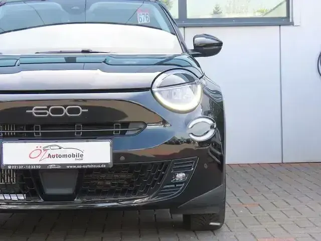 Gebraucht Fiat 600 101 PS (74 kW) 2024 Schwarz SUV