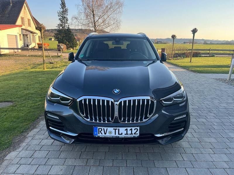 Grau Gebraucht 2019 BMW X5 Sport Line SUV | 46.700 € (Fairer Preis) - Bild 1/4