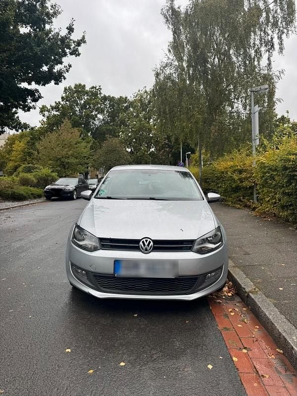 Grau Gebraucht 2011 VW Polo Kleinwagen | 3.799 € (Guter Preis) - Bild 1/4