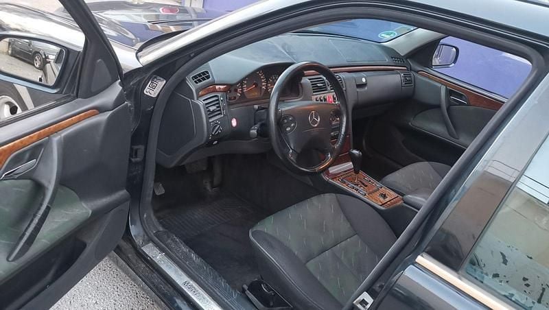 Gebraucht Mercedes E240 Avantgarde 170 PS (125 kW) 2000 Schwarz Kombi