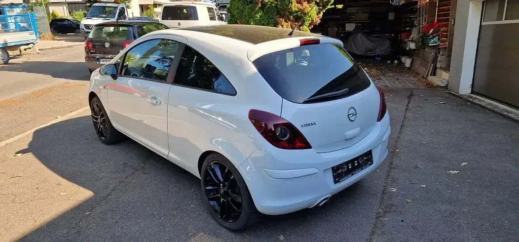 Gebraucht Opel Corsa Color Edition 101 PS (74 kW) 2013 Weiß Kleinwagen