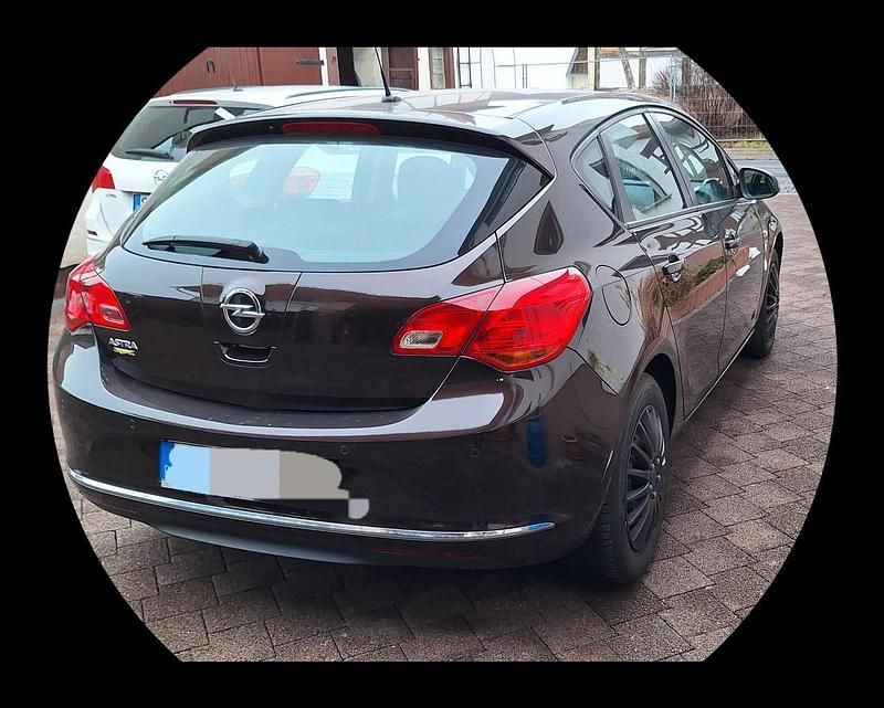 Gebraucht Opel Astra 140 PS (102 kW) 2014 Braun Kleinwagen