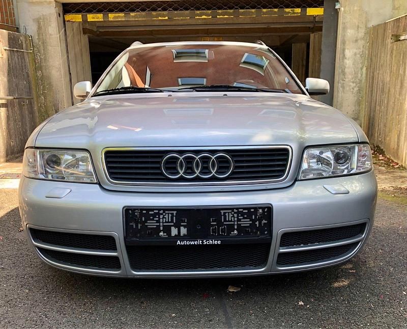 Grau Gebraucht 1997 Audi A4 Kombi | 1.500 € - Bild 1/4