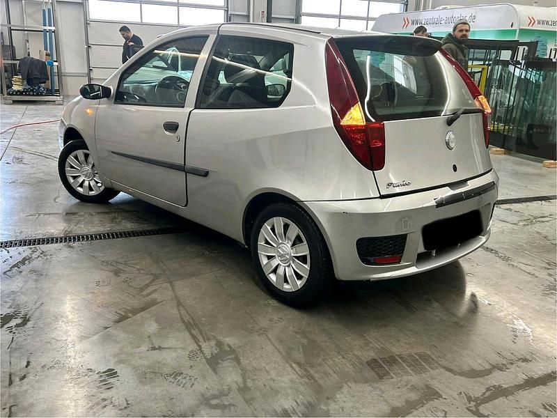 Grau Gebraucht 2003 Fiat Punto Kleinwagen | 850 € (Fairer Preis) - Bild 1/4