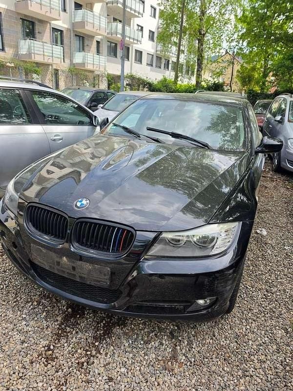 Second-hand BMW 318 143 CP (105 kW) 2009 Negru Berlinǎ