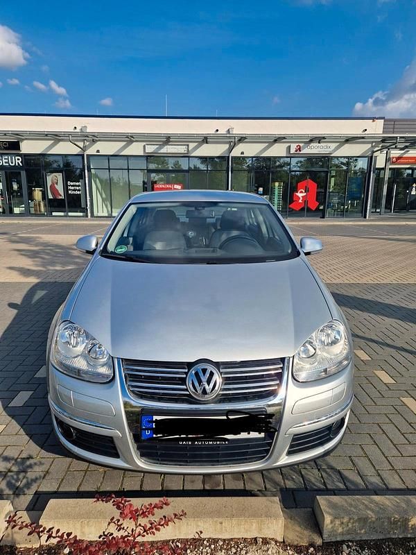 Silber Gebraucht 2006 VW Jetta Limousine | 4.300 € (Etwas zu teuer) - Bild 1/4