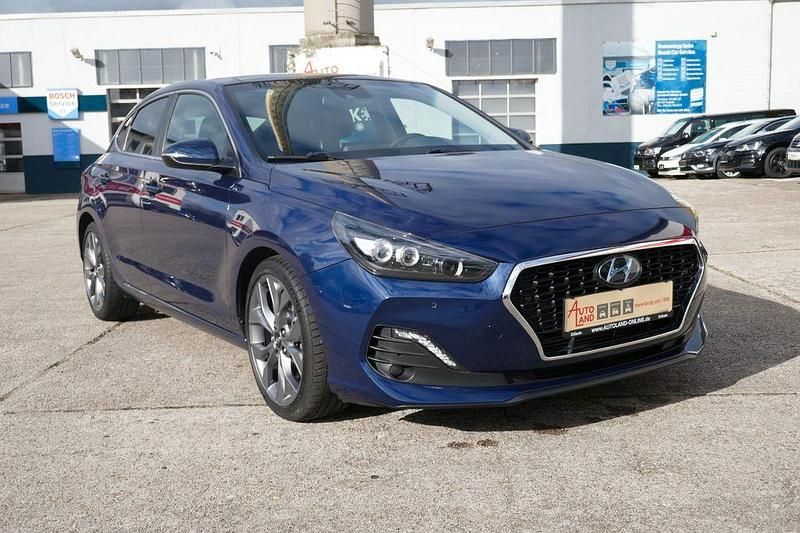 Blau Gebraucht 2020 Hyundai i30 Premium Limousine | 15.990 € (Fairer Preis) - Bild 1/4