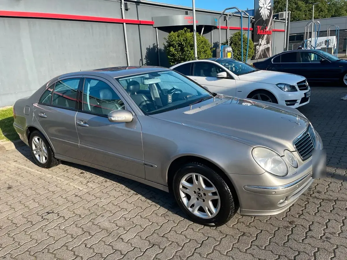 Gebraucht Mercedes E320 224 PS (164 kW) 2003 Silber Limousine