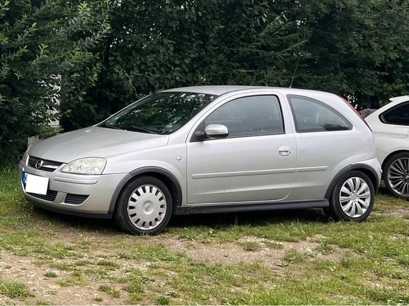 Silber Gebraucht 2005 Opel Corsa Kleinwagen | 500 € (Superpreis) - Bild 1/4