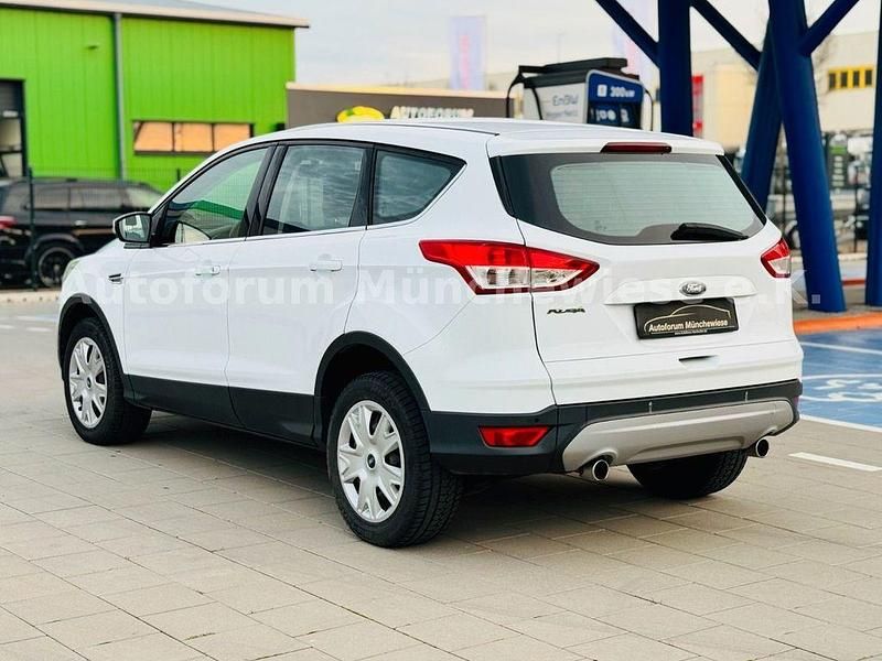 Gebraucht Ford Kuga Trend 120 PS (88 kW) 2015 Weiß SUV