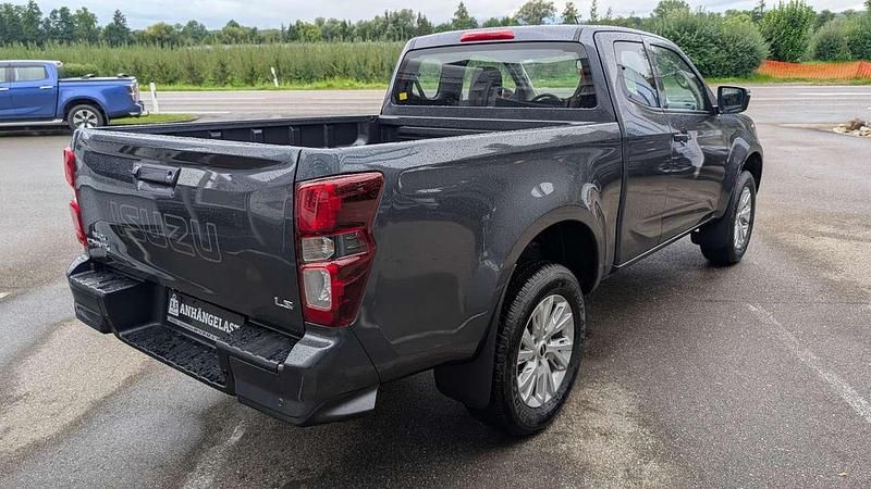 Neu Isuzu D-Max 163 PS (119 kW) 2025 Obsidian gray Pickup
